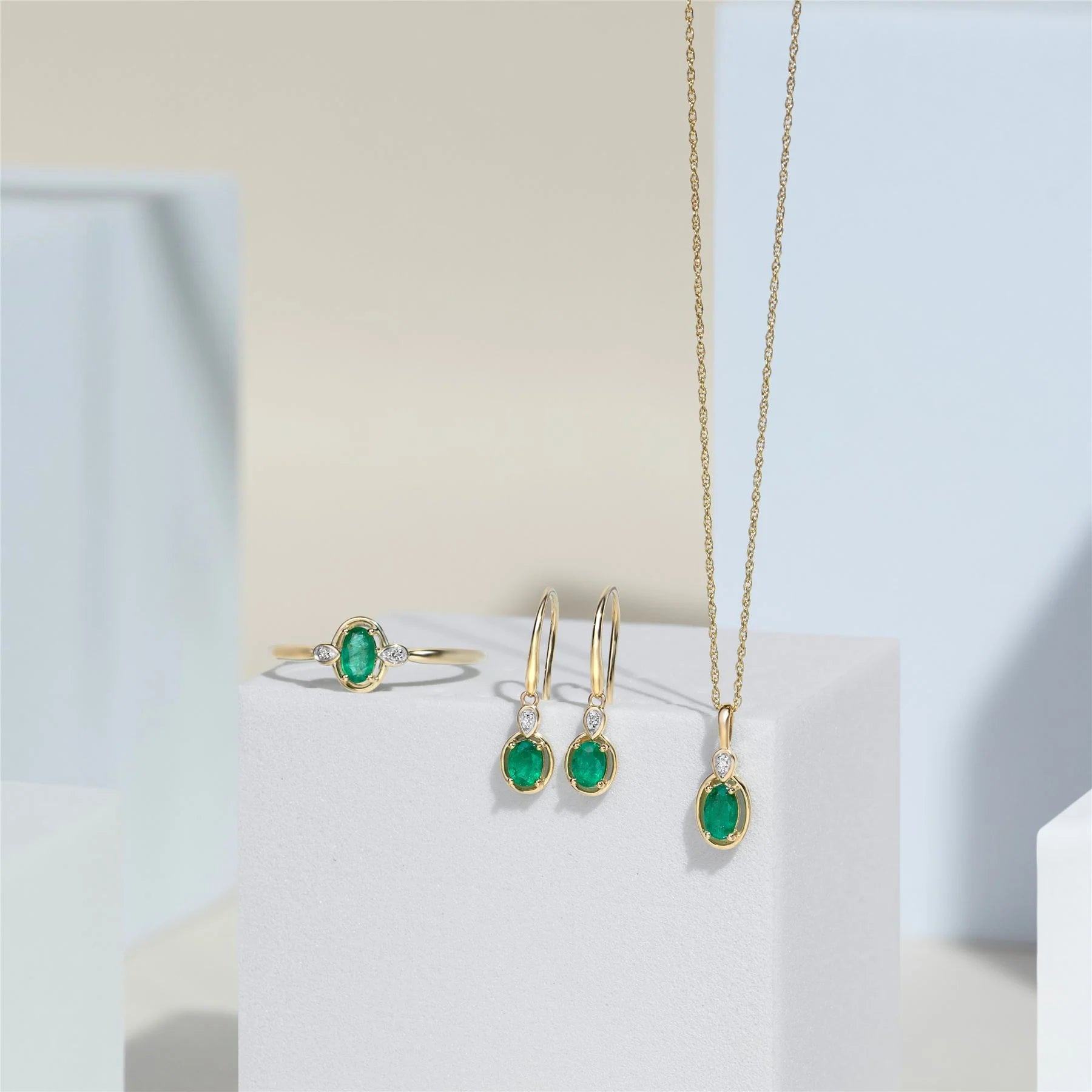 Lumina Emerald-Cut Pendant (Emerald Edition)