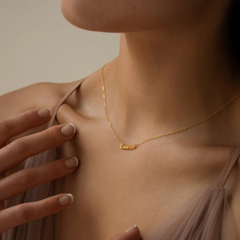 Carrie Name Necklace